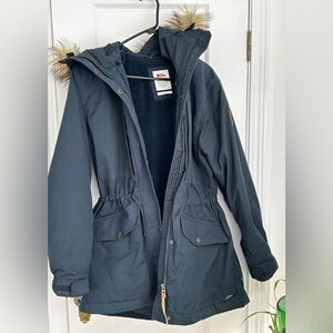 Fjallraven Women’s Singi Park with Faux Fur Trim on Hood - Navy